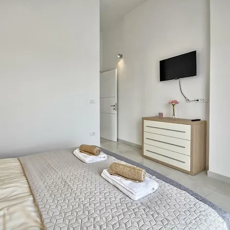 Lounge Modern House With Private Pool **** * Kavran