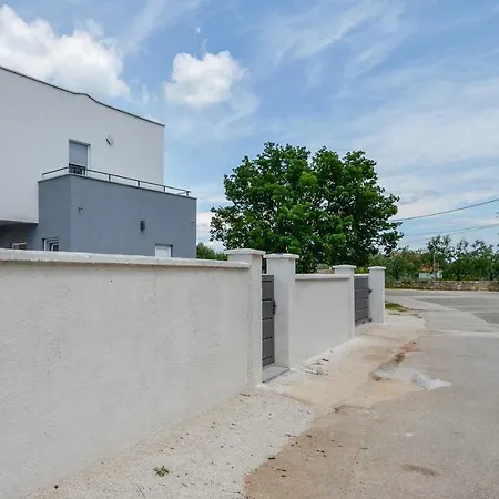 Lounge Modern House With Private Pool **** *