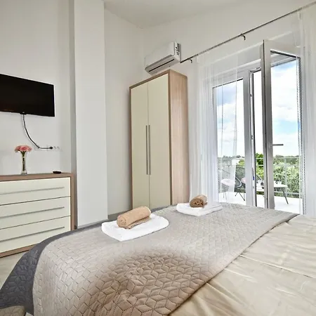 Lounge Modern House With Private Pool **** Villa