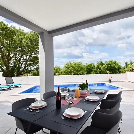 Lounge Modern House With Private Pool **** Villa