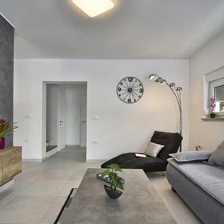 Lounge Modern House With Private Pool **** Kavran